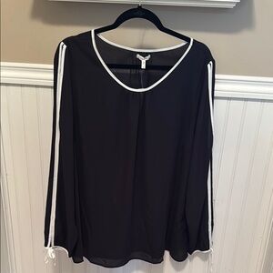 Maurices Black and White Relaxed Long Sleeve Blouse